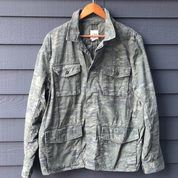 GAP Other - Gap Men’s Army Green Tropical Camo Cargo Jacket